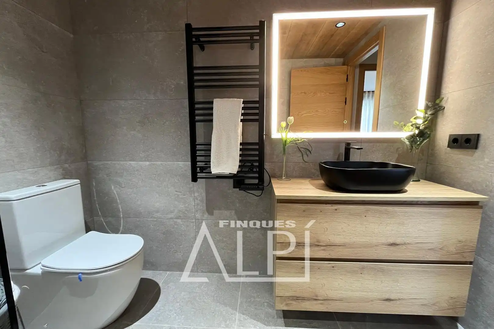 Bany de Apartament en venda en Puigcerdà amb Calefacció, Parquet i Traster