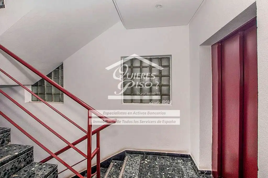 Office space with lift for sale in Calle Veintinueve de Abril, imagen 2