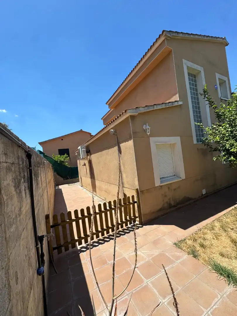 Vista exterior de Casa o chalet en venta en Abrera con Aire acondicionado, Jardín privado y Parquet
