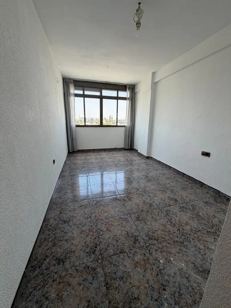 Habitación de Piso en venta en Valencia con Balcón
