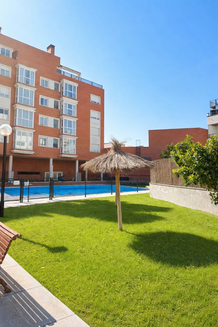 Piscina de Pis en venda en  Madrid Capital amb Aire condicionat, Calefacció i Traster
