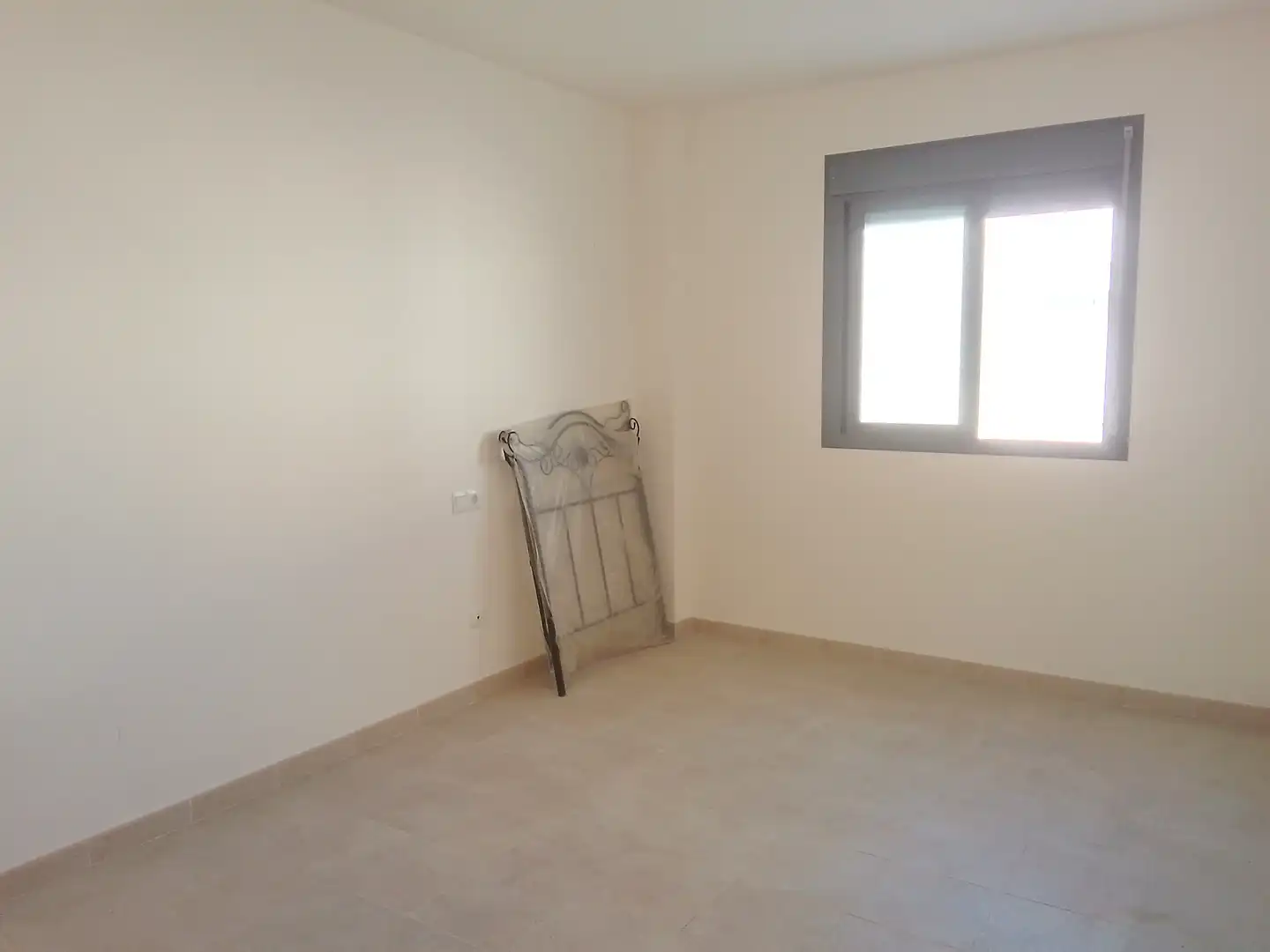 Habitación de Apartamento en venta en Ubrique con Jardín privado, Balcón y Piscina comunitaria
