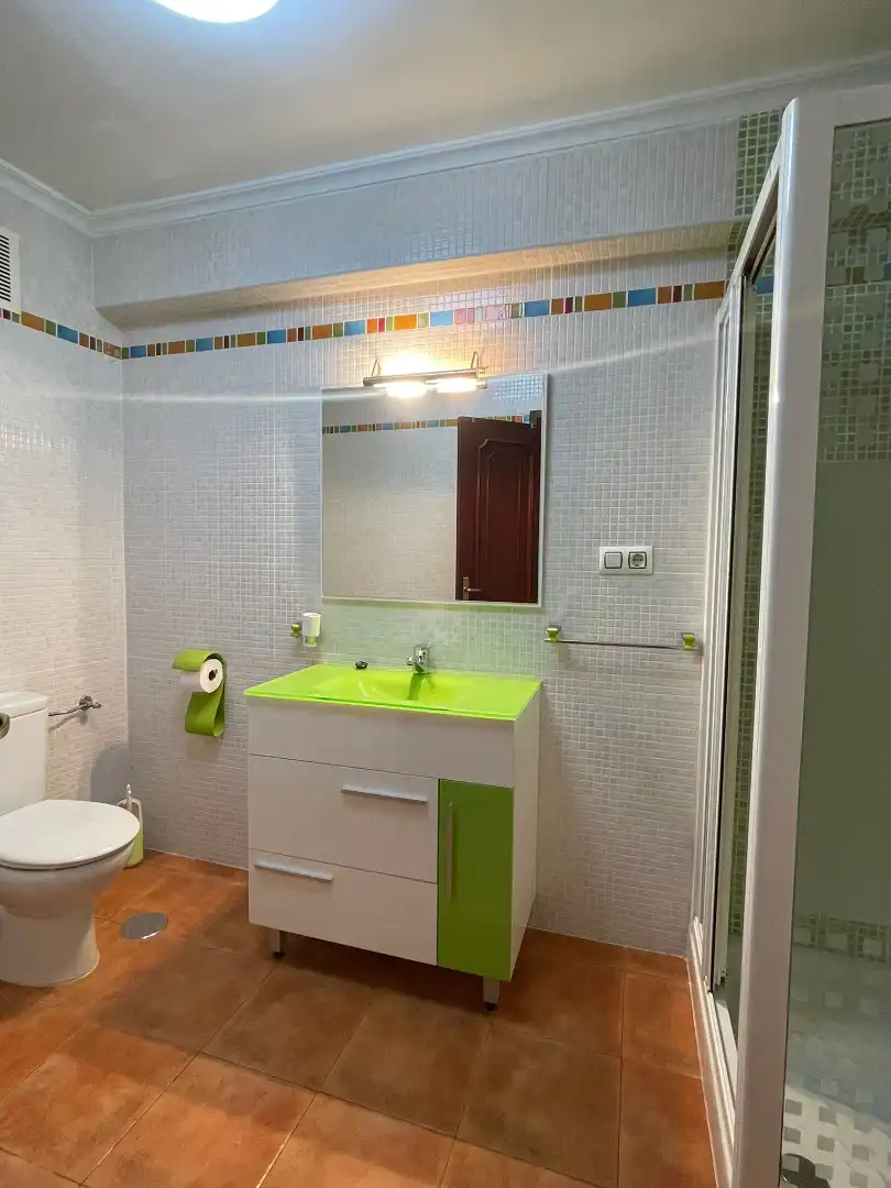 Baño de Piso de alquiler en Plasencia con Aire acondicionado, Calefacción y Terraza