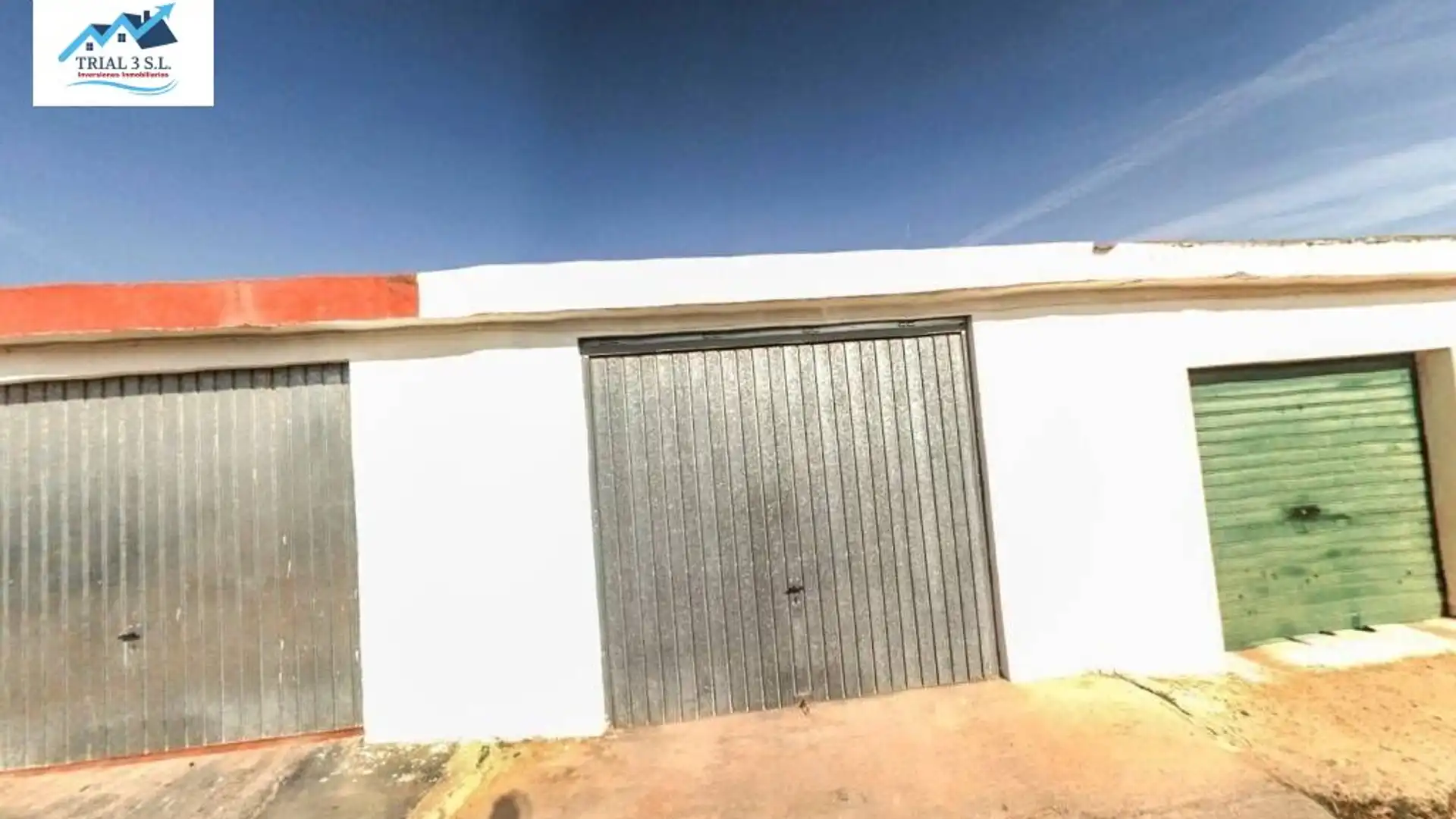 Vista exterior de Local en venta en Buñol