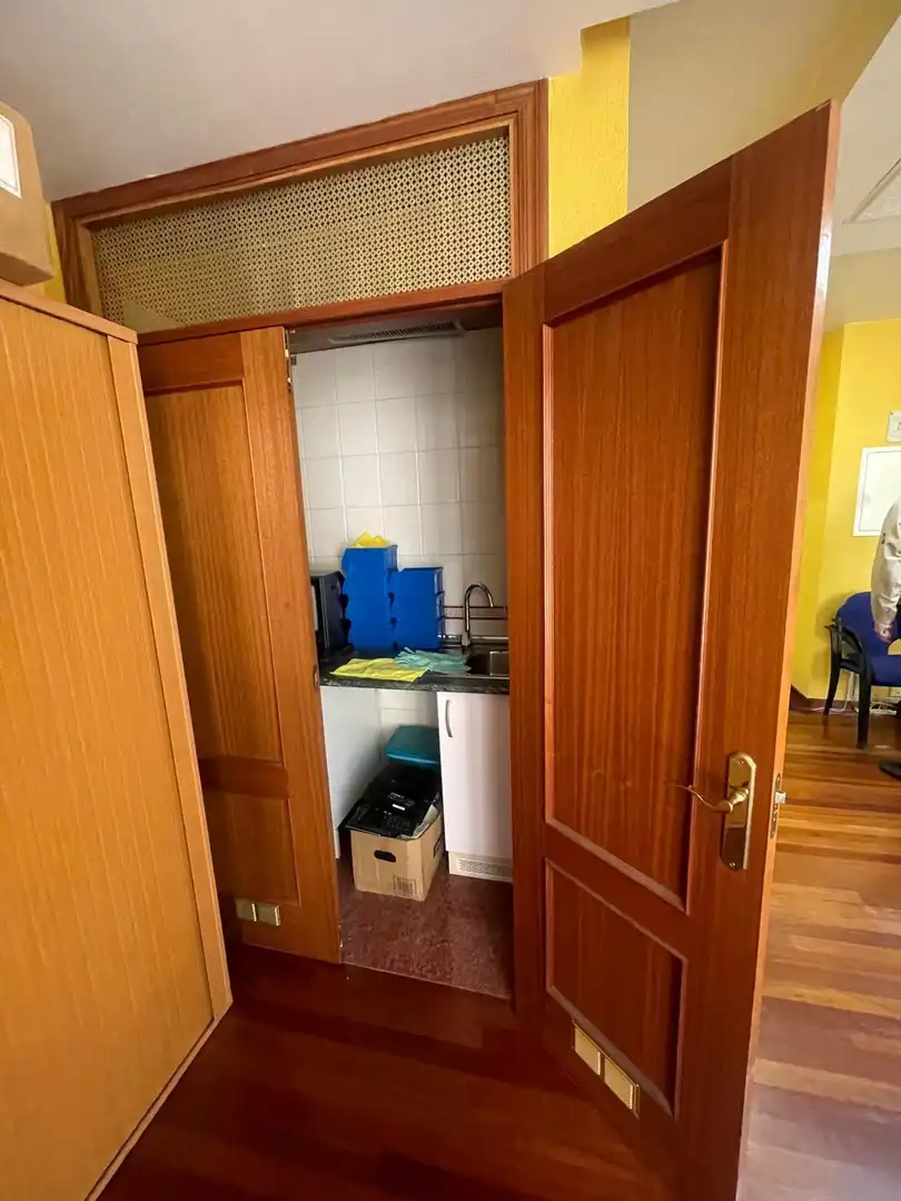 Kitchen of Office for sale in Valladolid  with Air Conditioner