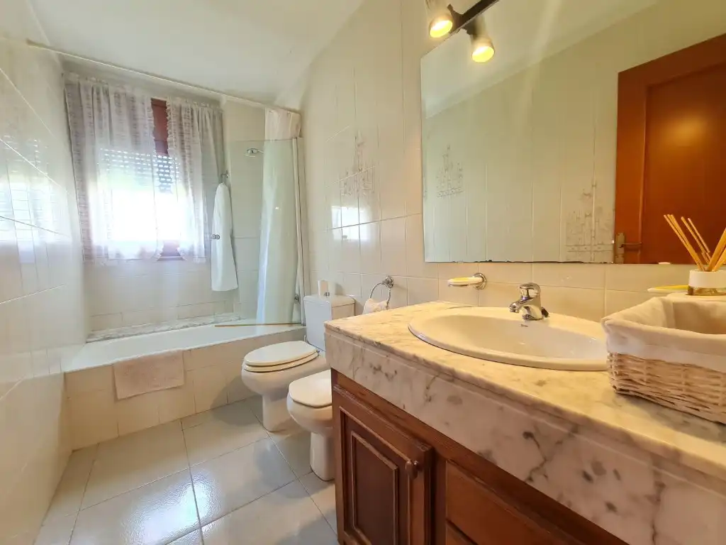 Baño de Casa o chalet en venta en Girona con Jardín privado y Terraza