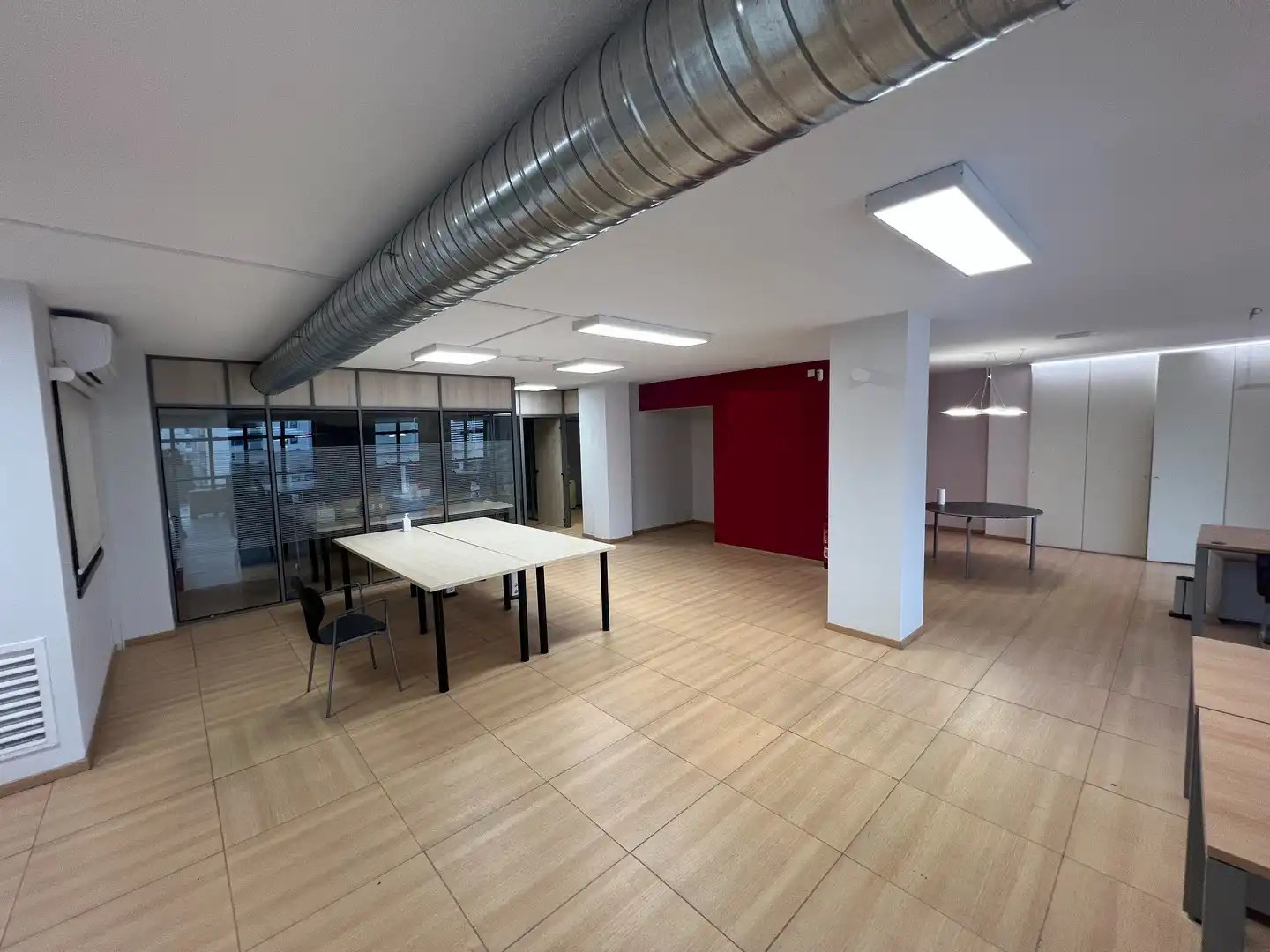 Oficina de alquiler en A Coruña Capital  con Aire acondicionado, Calefacción y Amueblado