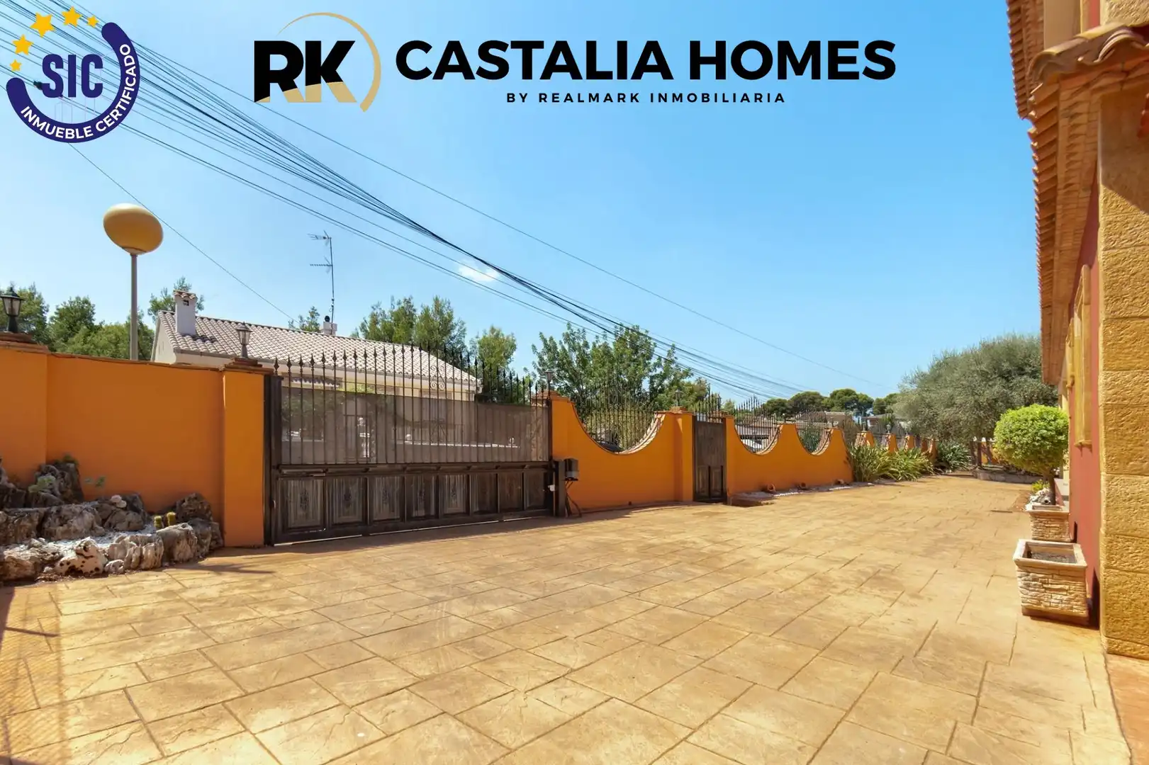 Vista exterior de Casa o xalet en venda en Borriol amb Aire condicionat, Calefacció i Jardí privat