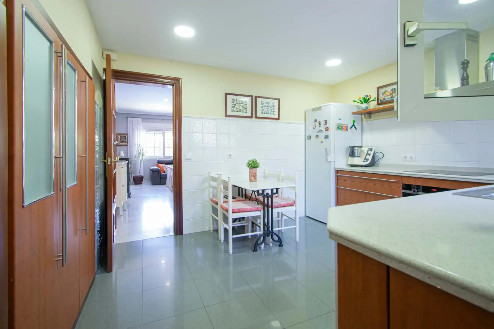 Cuina de Casa o xalet en venda en Gines amb Aire condicionat, Calefacció i Jardí privat