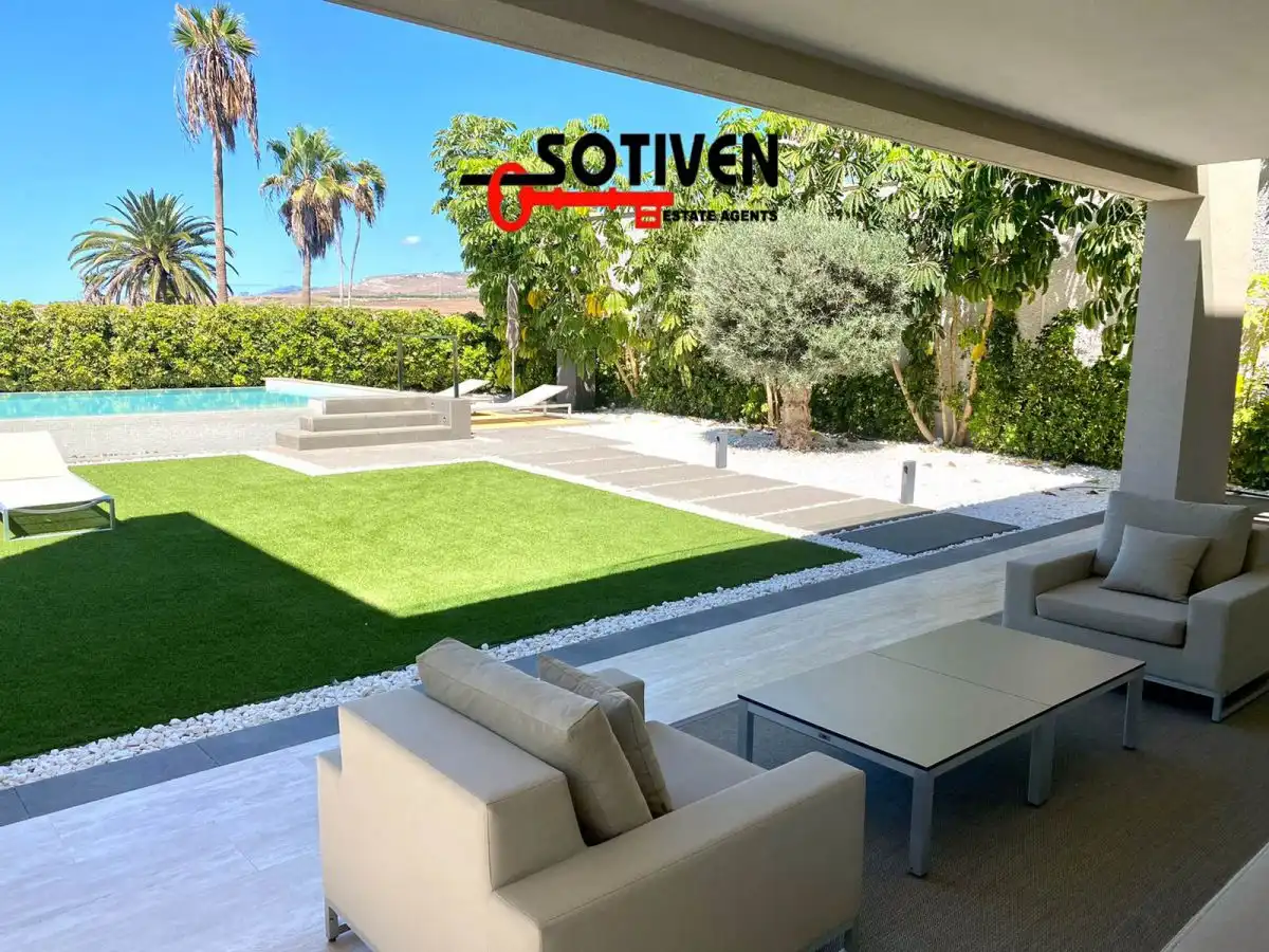 Chalet con piscina en venta en Costa Adeje, imagen 3