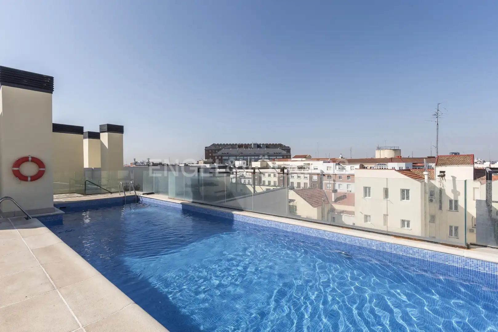 Swimming pool of Flat for rent in  Madrid Capital  with Air Conditioner, Heating and Storage room