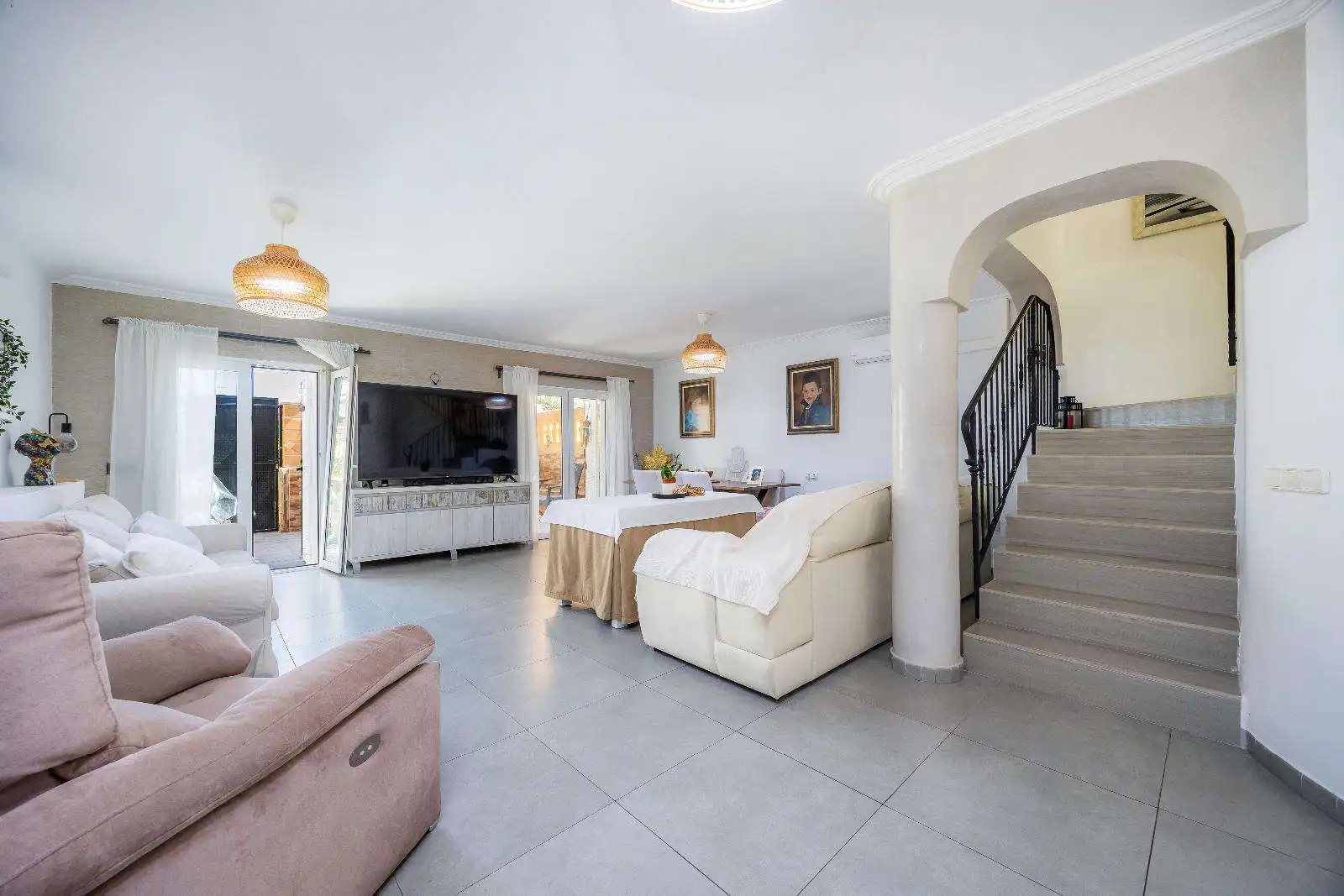 Wohnzimmer von Einfamilien-Reihenhaus zum Verkauf in Capdepera mit Klimaanlage, Terrasse und Möbliert