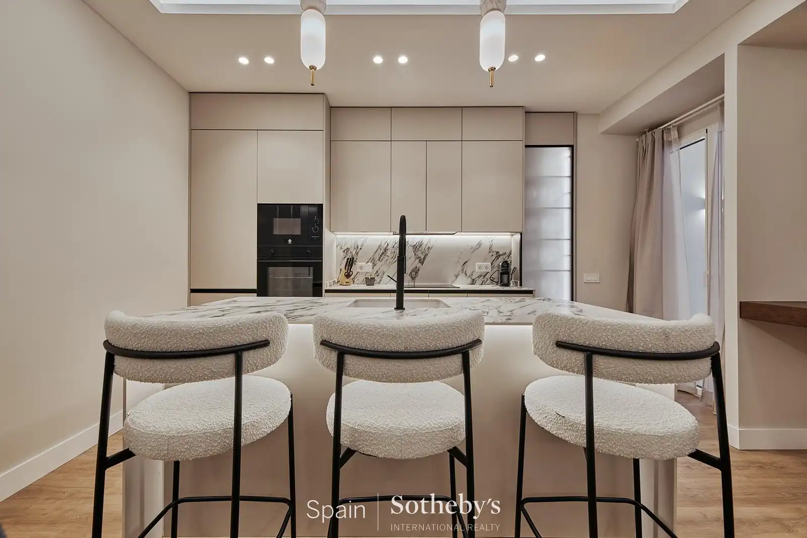 Cuina de Apartament en venda en Madrid amb Aire condicionat, Calefacció i Terrassa