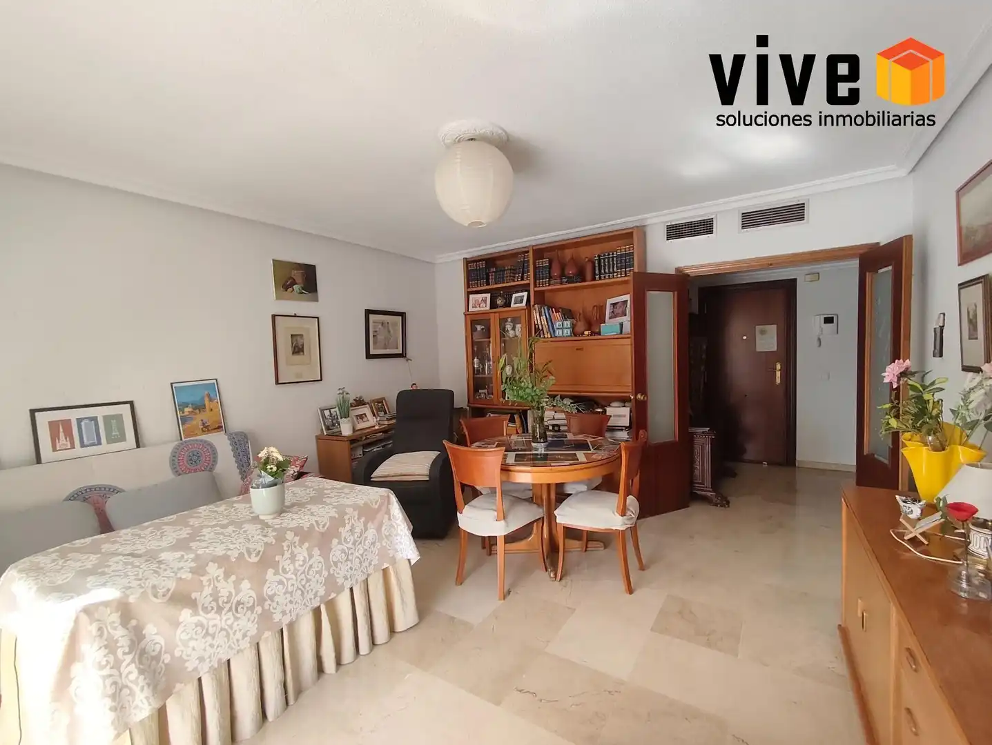 Sala d'estar de Pis en venda en Sevilla amb Aire condicionat i Terrassa