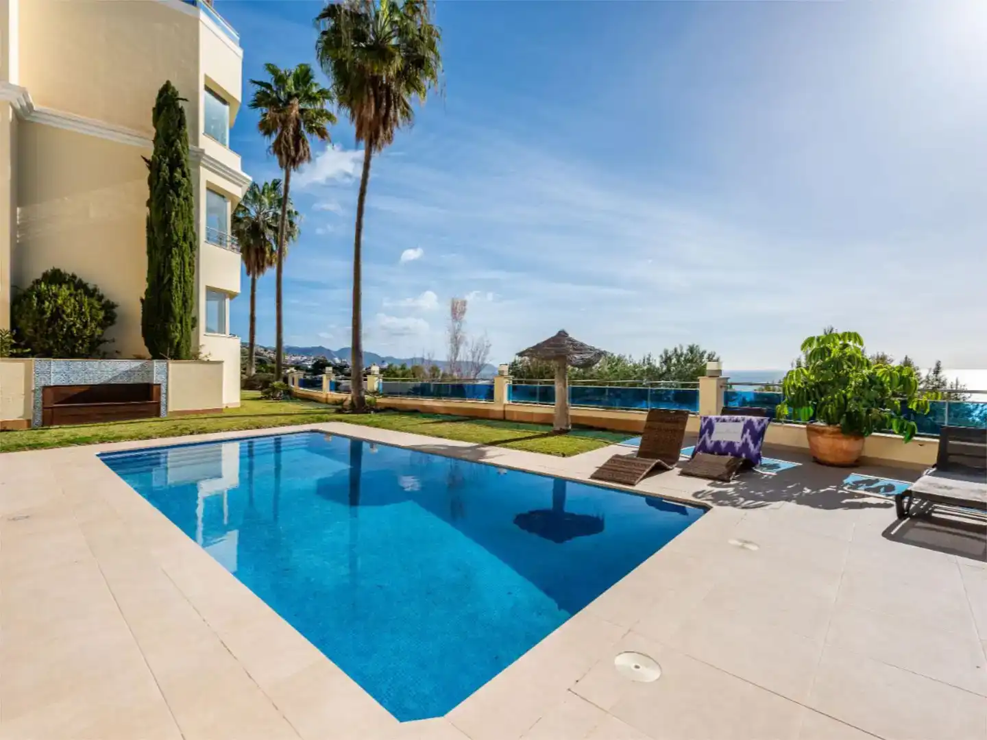 Schwimmbecken von Wohnung zum Verkauf in Torrox mit Klimaanlage, Schwimmbad und Balkon