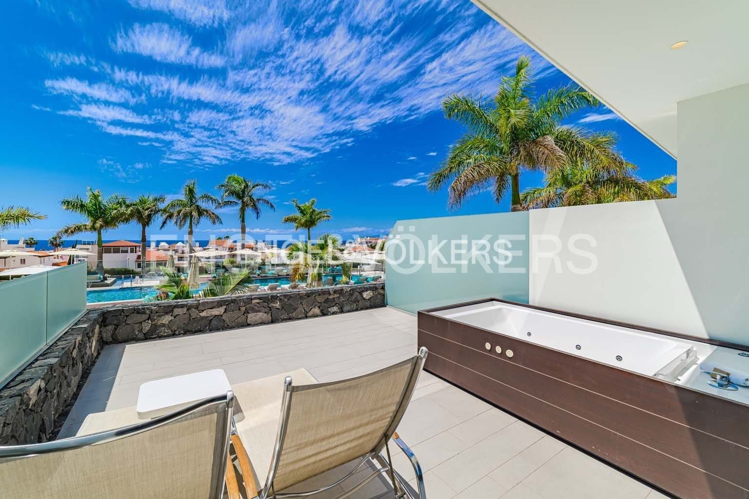 Terraza de Piso en venta en Adeje con Aire acondicionado, Terraza y Piscina