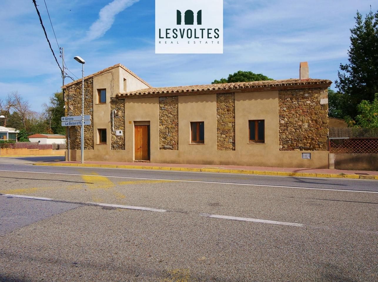 Vista exterior de Casa o xalet en venda en Corçà amb Jardí privat, Terrassa i Internet