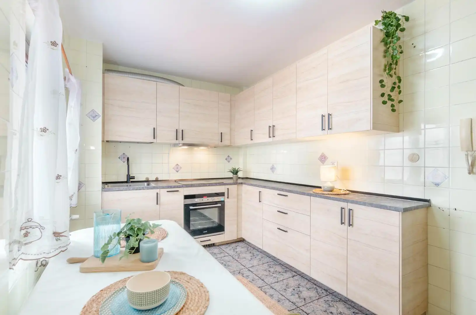 Cocina de Piso en venta en Oviedo  con Calefacción y Trastero