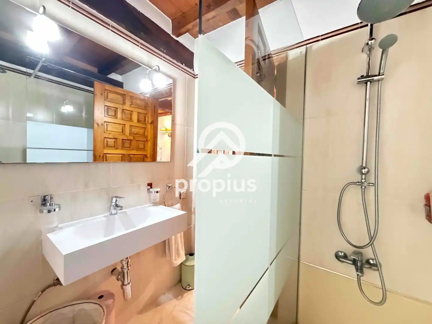 Baño de Casa adosada en venta en Llanes con Calefacción, Trastero y Amueblado