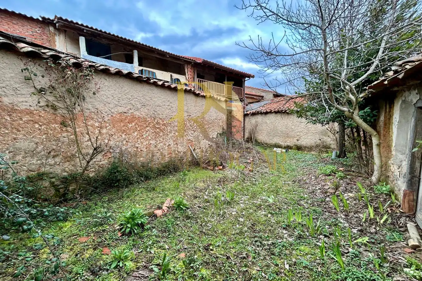 Casa adosada en venta en Llamas de la Ribera con Terraza