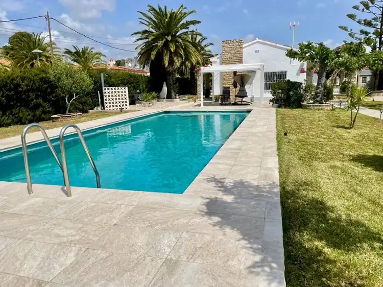 Xalet amb piscina en venda a Platja de Mont-roig, imagen 3