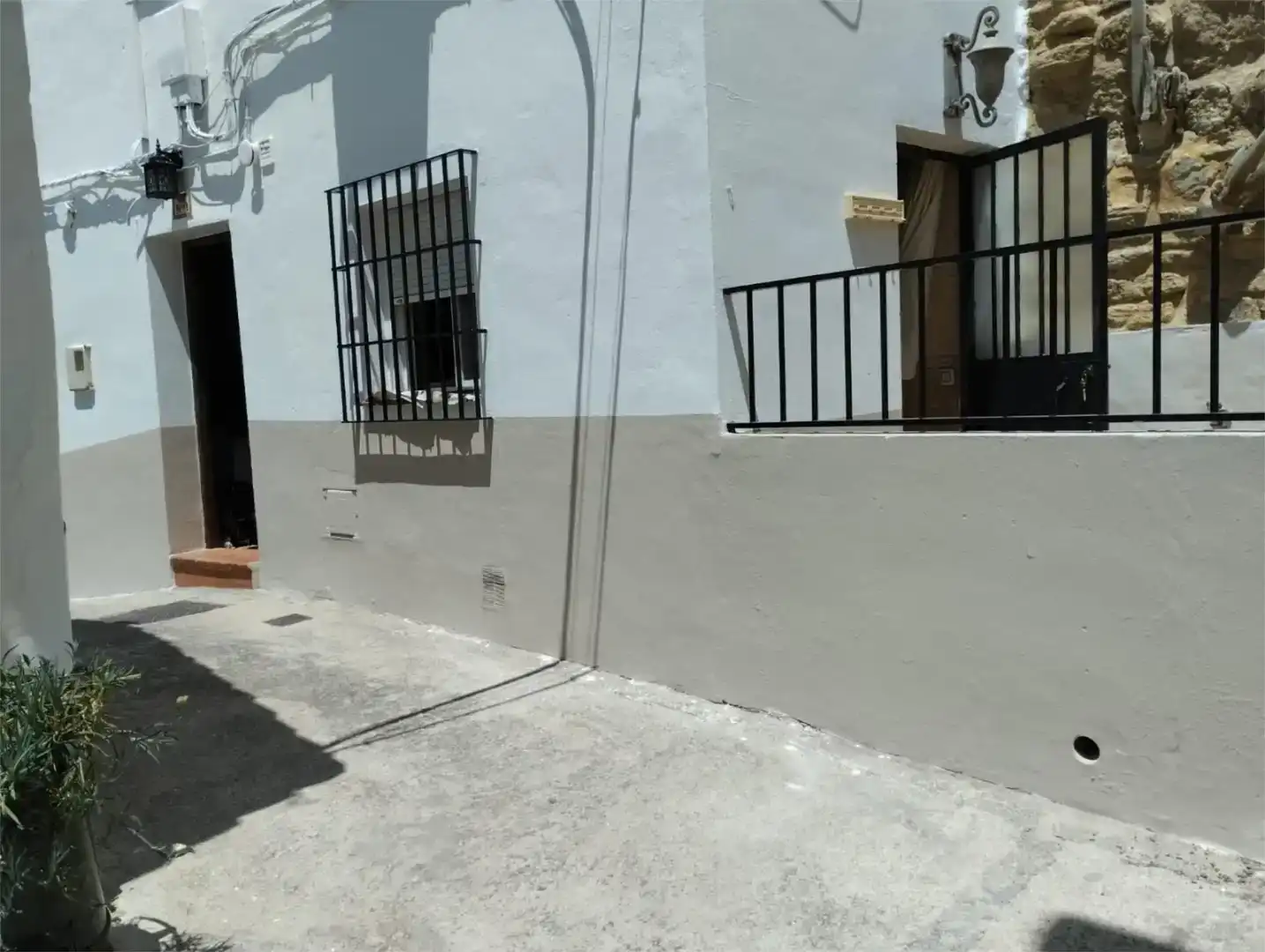 Vista exterior de Casa adosada en venda en Torre Alháquime amb Aire condicionat i Balcó