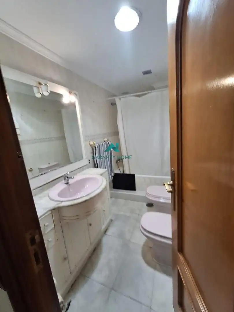 Badezimmer von Wohnung zur Miete in Alcorcón
