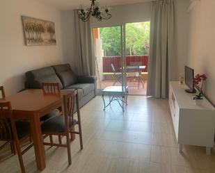 Sala d'estar de Pis de lloguer en Fuengirola amb Aire condicionat, Terrassa i Moblat