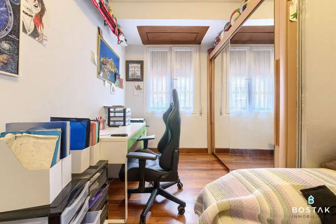 Dormitori de Pis en venda en Bilbao  amb Calefacció i Moblat