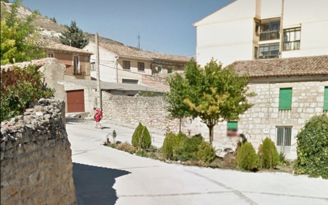 Vista exterior de Casa o xalet en venda en Castrojeriz amb Calefacció, Jardí privat i Moblat