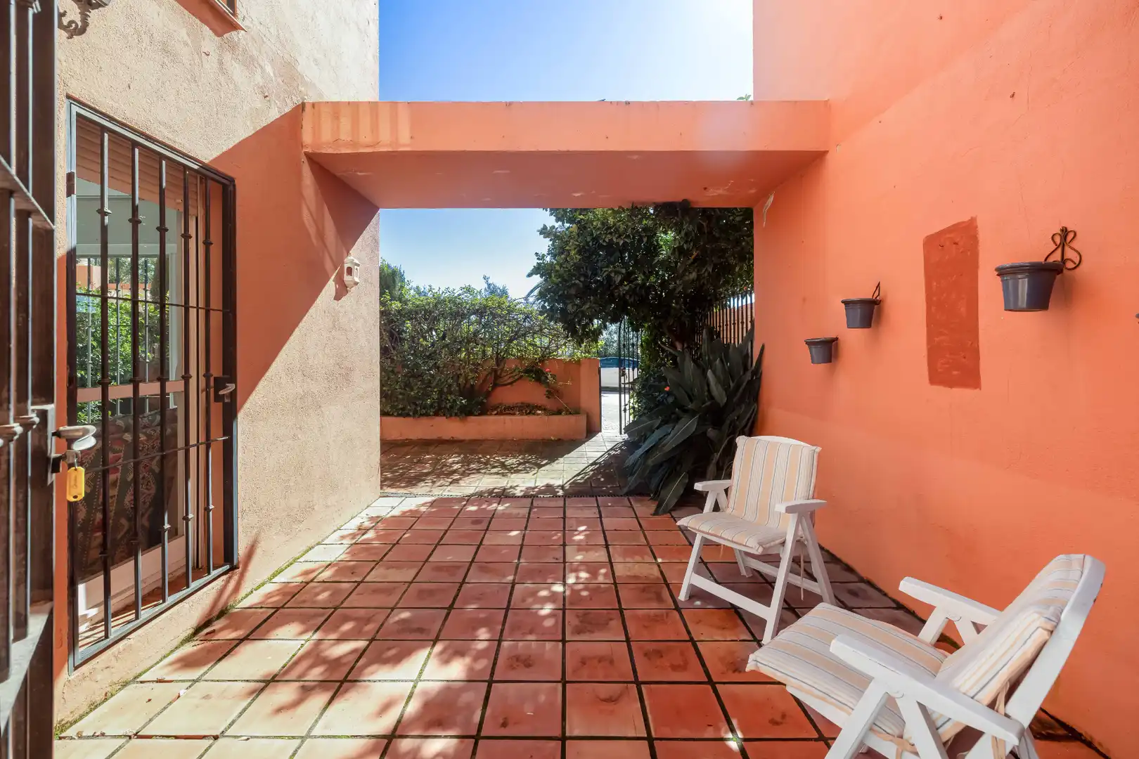 Jardín de Dúplex en venta en Marbella con Terraza, Alarma y Piscina comunitaria