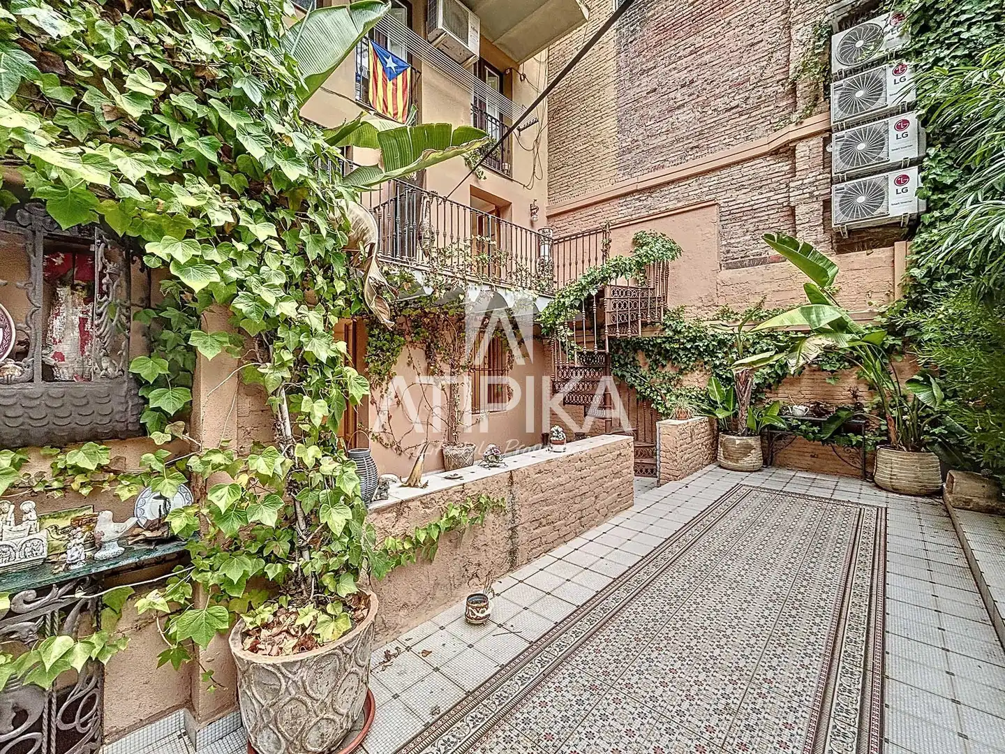 Exterior view of Duplexes for rent in Barcelona  with Air Conditioner, Terrace and Furnished