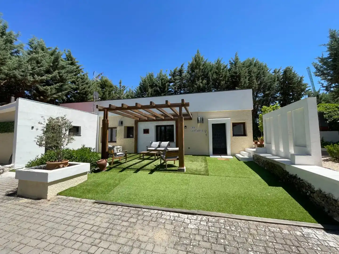 Vista exterior de Piso en venta en Villalbilla pueblo