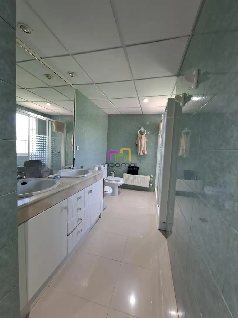 Baño de Casa o chalet en venta en Badajoz con Aire acondicionado, Calefacción y Jardín privado