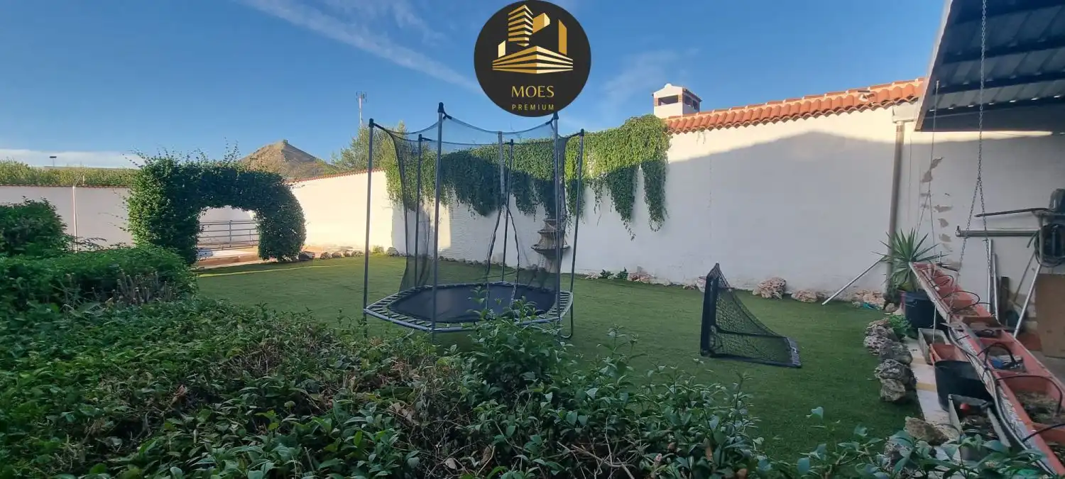 Casa con terraza en venta en Martos, imagen 7