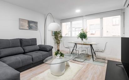 Living room of Single-family semi-detached for sale in  Madrid Capital  with Air Conditioner, Heating and Parquet flooring