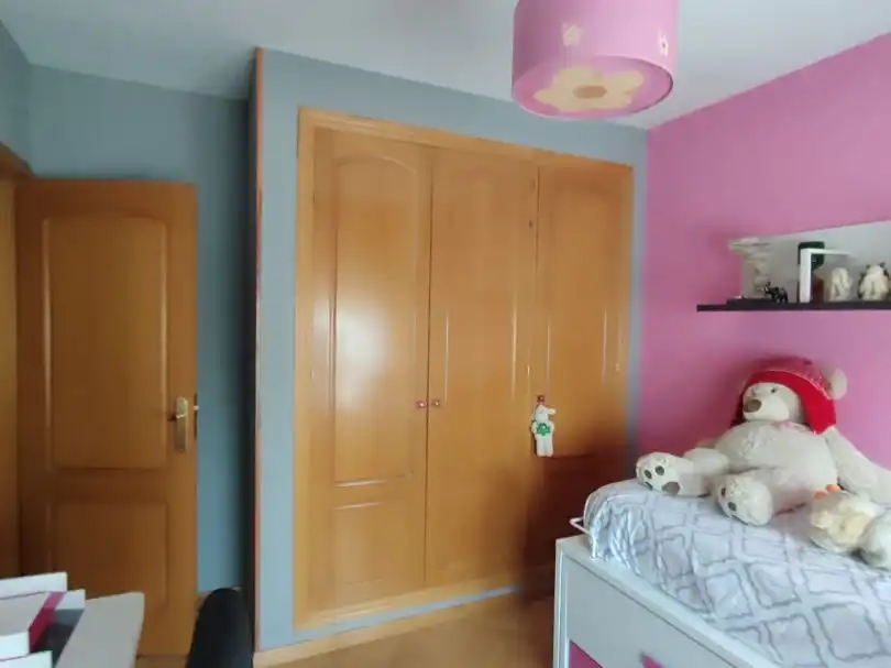 Habitación de Casa o chalet en venta en San Fernando de Henares con Aire acondicionado, Calefacción y Jardín privado