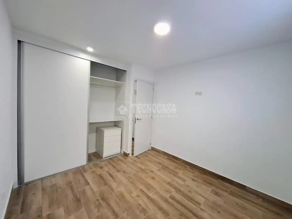 Habitación de Piso en venta en Madrid con Calefacción