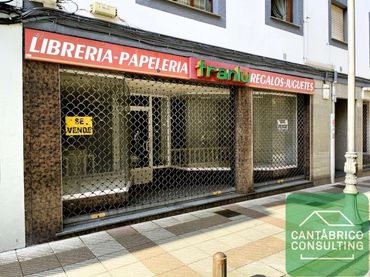 Locale commerciale in vendita a Navia