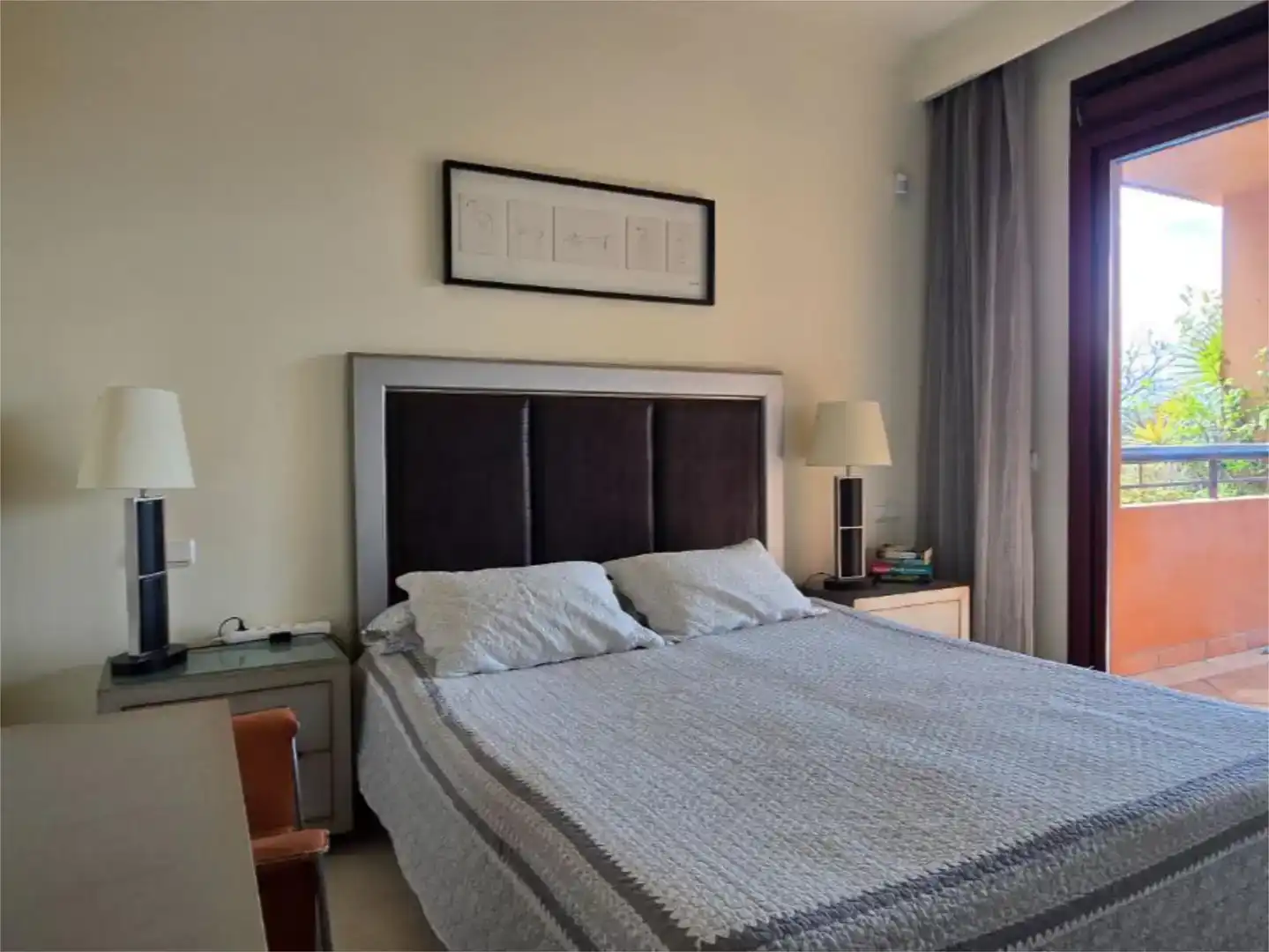 Dormitori de Apartament en venda en Marbella amb Aire condicionat i Piscina