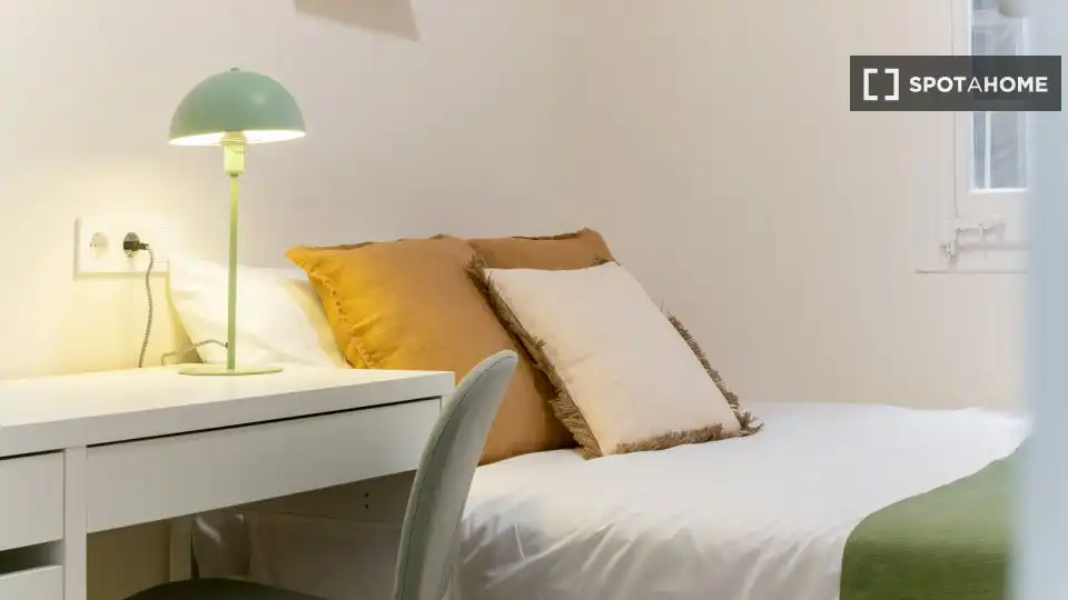 Habitación de Piso para compartir en Barcelona con Aire acondicionado, Terraza y Amueblado