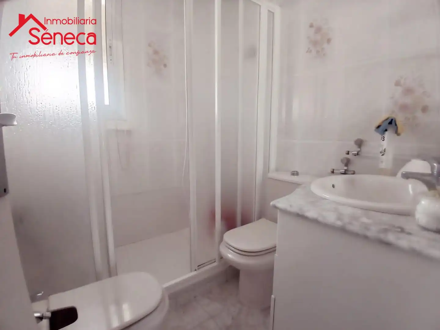 Bathroom of Flat for sale in Córdoba  with Air Conditioner and Terrace