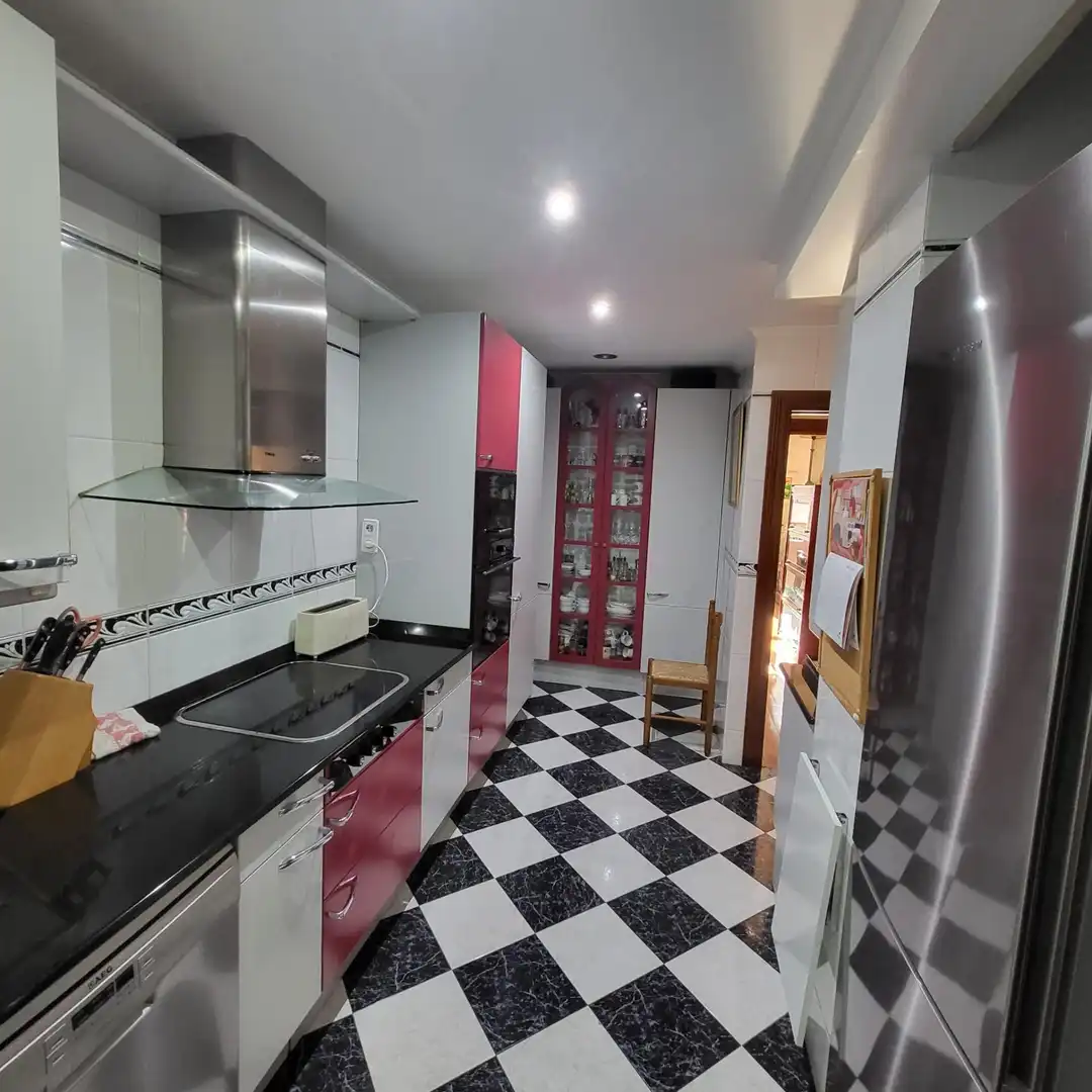 Cocina de Piso en venta en Bilbao  con Calefacción y Trastero