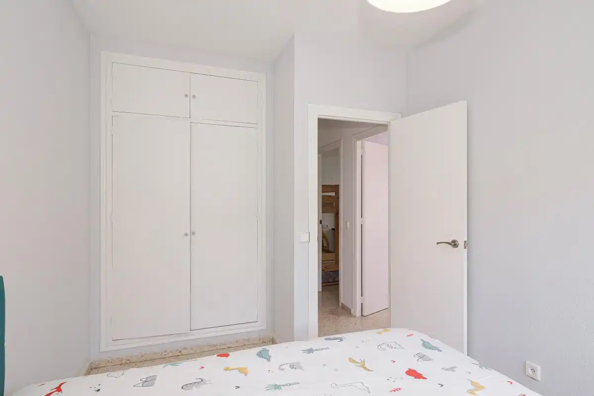 Bedroom of Flat for sale in Camas  with Air Conditioner, Heating and Storage room