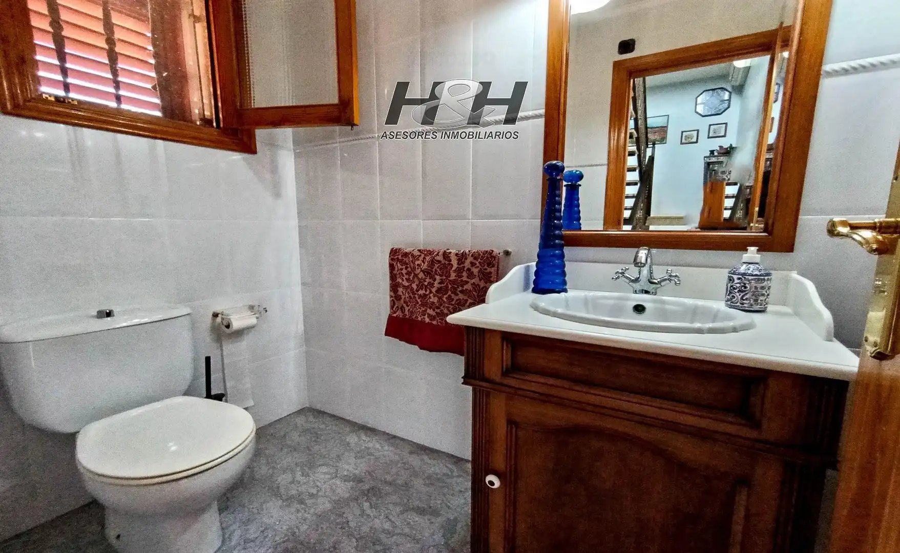 Bany de Casa o xalet en venda en Riba-roja de Túria amb Aire condicionat, Calefacció i Jardí privat