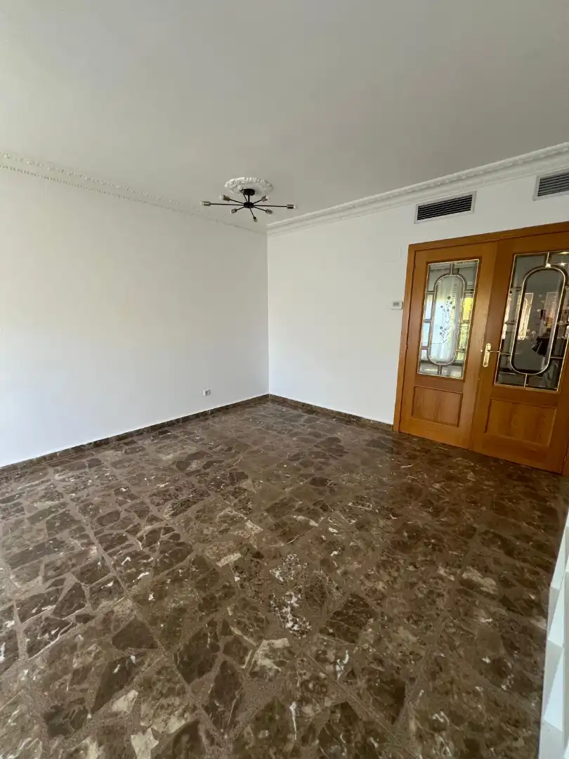 Wohnung zur Miete in Zaragoza mit Heizung, Ofen und Waschmaschine