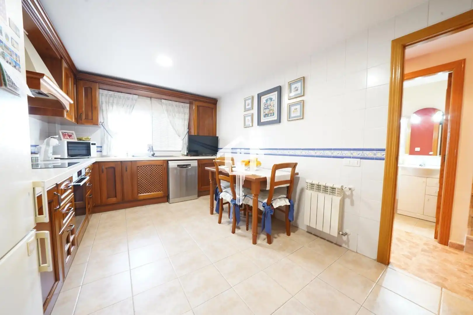 Cuina de Casa adosada en venda en Alicante / Alacant amb Calefacció, Jardí privat i Terrassa