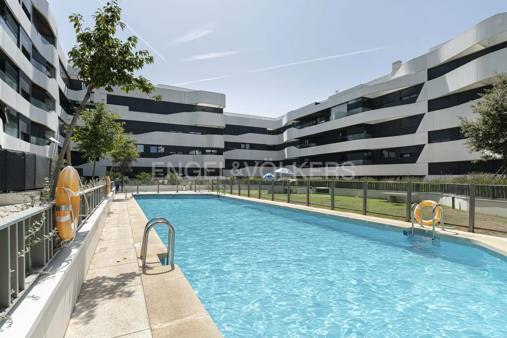 Swimming pool of Apartments for sale in Alcobendas  with Air Conditioner, Heating and Private garden