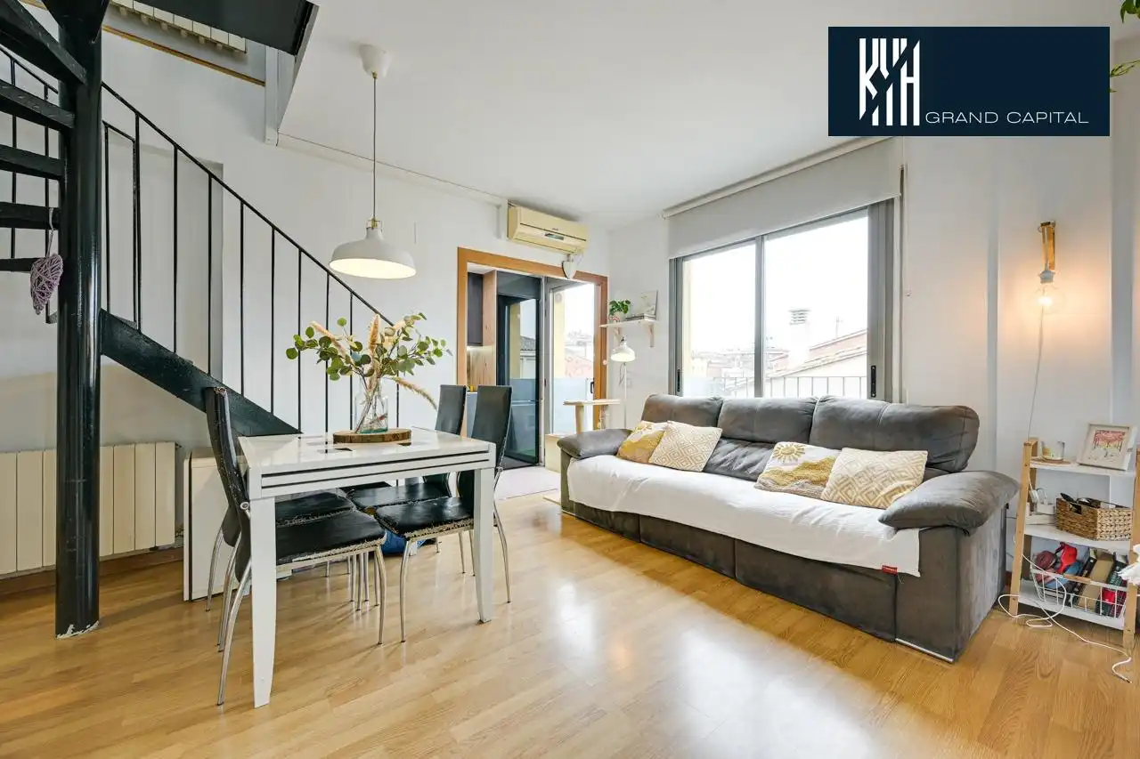Sala de estar de Dúplex en venta en Salt con Calefacción, Terraza y Balcón