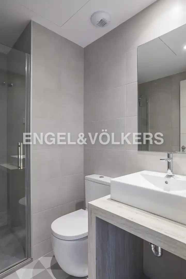 Bathroom of Flat for rent in Madrid  with Heating and Swimming Pool